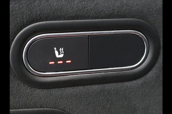Mercedes-Benz A-Klasse 200 AMG Night | Panoramadak | Stoelverwarming | Carplay | Camera | Keyless | Memory | Sfeerverlichting | Widescreen | Leder/Alcantara | Navigatie | Park Assist