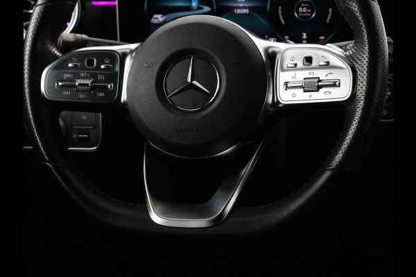 Mercedes-Benz A-Klasse 200 AMG Night | Panoramadak | Stoelverwarming | Carplay | Camera | Keyless | Memory | Sfeerverlichting | Widescreen | Leder/Alcantara | Navigatie | Park Assist