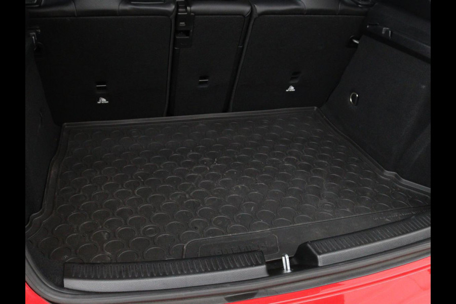 Mercedes-Benz A-Klasse 200 AMG Night | Panoramadak | Stoelverwarming | Carplay | Camera | Keyless | Memory | Sfeerverlichting | Widescreen | Leder/Alcantara | Navigatie | Park Assist