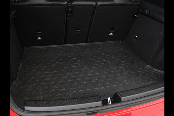 Mercedes-Benz A-Klasse 200 AMG Night | Panoramadak | Stoelverwarming | Carplay | Camera | Keyless | Memory | Sfeerverlichting | Widescreen | Leder/Alcantara | Navigatie | Park Assist