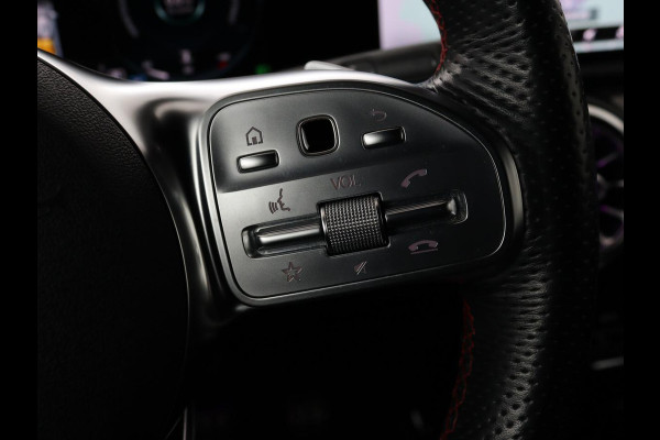 Mercedes-Benz A-Klasse 200 AMG Night | Panoramadak | Stoelverwarming | Carplay | Camera | Keyless | Memory | Sfeerverlichting | Widescreen | Leder/Alcantara | Navigatie | Park Assist