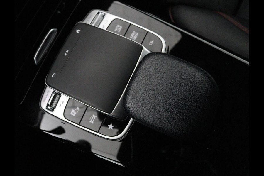 Mercedes-Benz A-Klasse 200 AMG Night | Panoramadak | Stoelverwarming | Carplay | Camera | Keyless | Memory | Sfeerverlichting | Widescreen | Leder/Alcantara | Navigatie | Park Assist