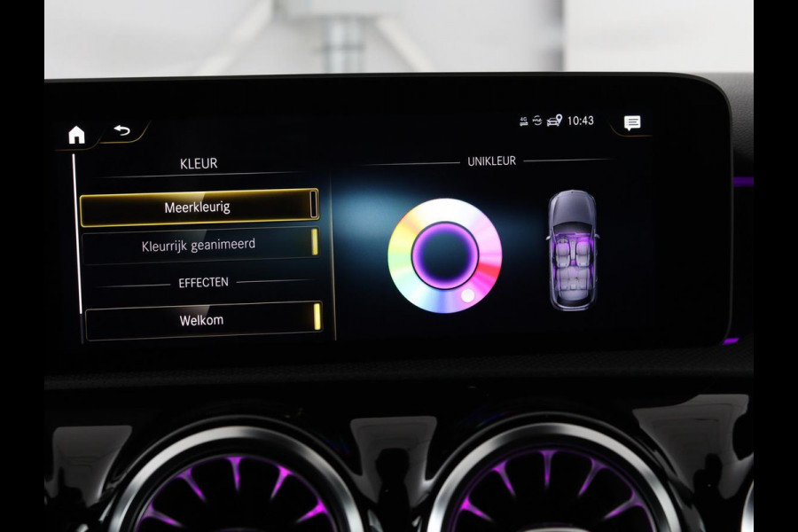 Mercedes-Benz A-Klasse 200 AMG Night | Panoramadak | Stoelverwarming | Carplay | Camera | Keyless | Memory | Sfeerverlichting | Widescreen | Leder/Alcantara | Navigatie | Park Assist