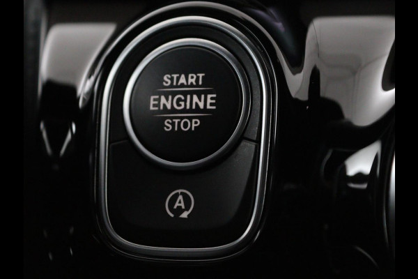 Mercedes-Benz A-Klasse 200 AMG Night | Panoramadak | Stoelverwarming | Carplay | Camera | Keyless | Memory | Sfeerverlichting | Widescreen | Leder/Alcantara | Navigatie | Park Assist