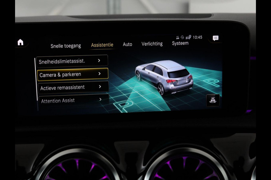Mercedes-Benz A-Klasse 200 AMG Night | Panoramadak | Stoelverwarming | Carplay | Camera | Keyless | Memory | Sfeerverlichting | Widescreen | Leder/Alcantara | Navigatie | Park Assist