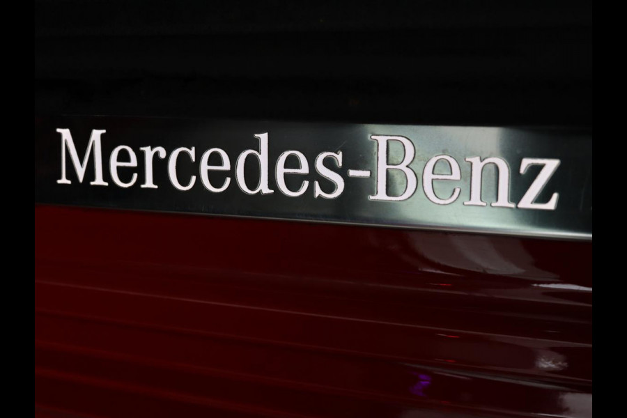 Mercedes-Benz A-Klasse 200 AMG Night | Panoramadak | Stoelverwarming | Carplay | Camera | Keyless | Memory | Sfeerverlichting | Widescreen | Leder/Alcantara | Navigatie | Park Assist