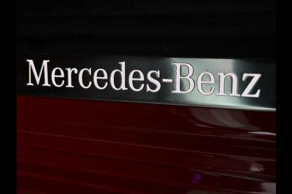 Mercedes-Benz A-Klasse 200 AMG Night | Panoramadak | Stoelverwarming | Carplay | Camera | Keyless | Memory | Sfeerverlichting | Widescreen | Leder/Alcantara | Navigatie | Park Assist