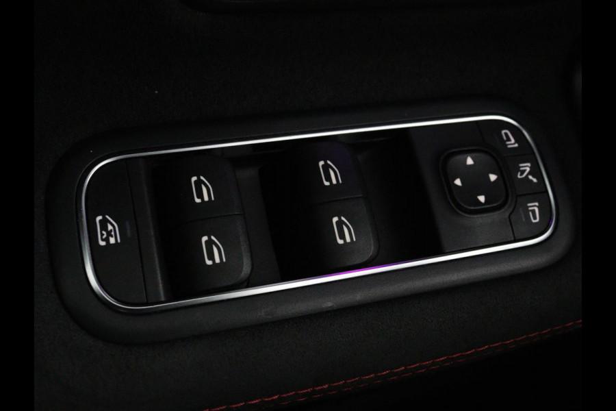 Mercedes-Benz A-Klasse 200 AMG Night | Panoramadak | Stoelverwarming | Carplay | Camera | Keyless | Memory | Sfeerverlichting | Widescreen | Leder/Alcantara | Navigatie | Park Assist