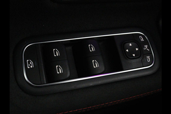 Mercedes-Benz A-Klasse 200 AMG Night | Panoramadak | Stoelverwarming | Carplay | Camera | Keyless | Memory | Sfeerverlichting | Widescreen | Leder/Alcantara | Navigatie | Park Assist