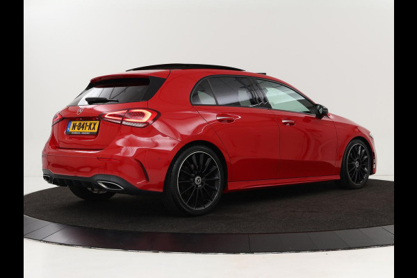 Mercedes-Benz A-Klasse 200 AMG Night | Panoramadak | Stoelverwarming | Carplay | Camera | Keyless | Memory | Sfeerverlichting | Widescreen | Leder/Alcantara | Navigatie | Park Assist