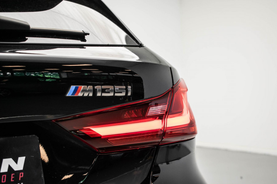 BMW 1-serie M135i xDrive Executive |Pano|HUD|H&K|Virtual|Dodehoek|