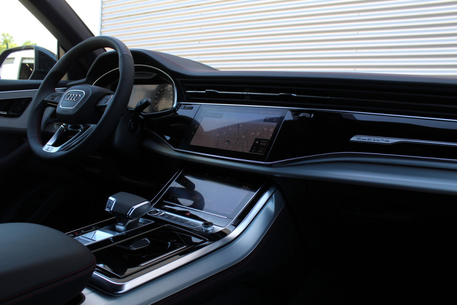 Audi Q8 60 TFSI e quattro Pro Line S Competition | Panoramadak | Trekhaak | 23'' | Luchtvering | Vierwielbesturing | Matrix | OLED