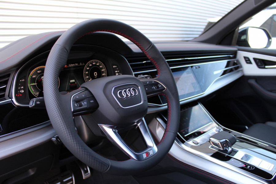 Audi Q8 60 TFSI e quattro Pro Line S Competition | Panoramadak | Trekhaak | 23'' | Luchtvering | Vierwielbesturing | Matrix | OLED