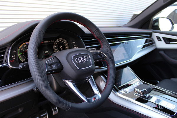 Audi Q8 60 TFSI e quattro Pro Line S Competition | Panoramadak | Trekhaak | 23'' | Luchtvering | Vierwielbesturing | Matrix | OLED