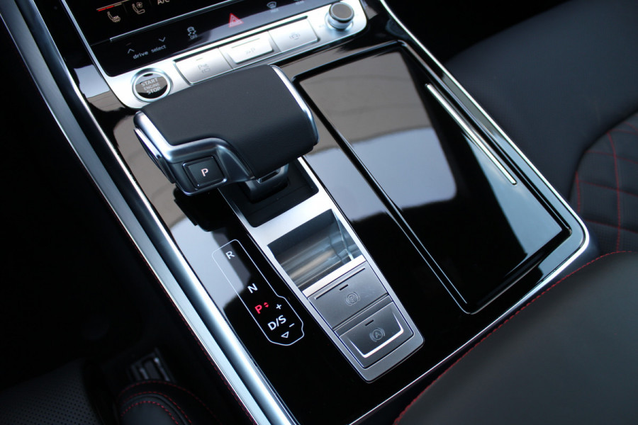Audi Q8 60 TFSI e quattro Pro Line S Competition | Panoramadak | Trekhaak | 23'' | Luchtvering | Vierwielbesturing | Matrix | OLED