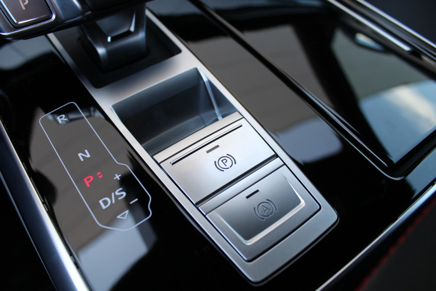 Audi Q8 60 TFSI e quattro Pro Line S Competition | Panoramadak | Trekhaak | 23'' | Luchtvering | Vierwielbesturing | Matrix | OLED