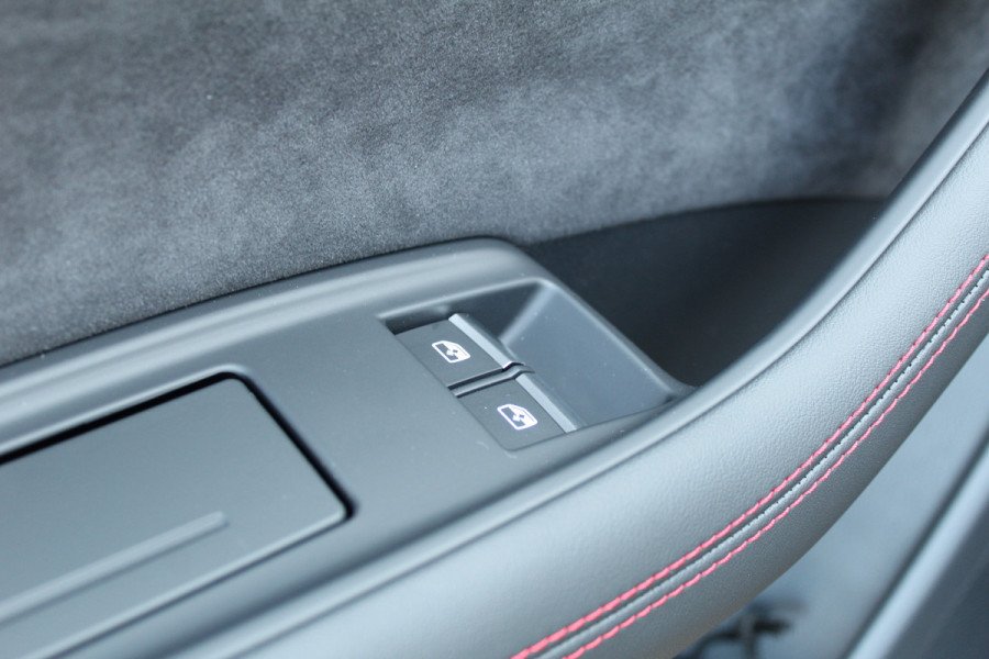 Audi Q8 60 TFSI e quattro Pro Line S Competition | Panoramadak | Trekhaak | 23'' | Luchtvering | Vierwielbesturing | Matrix | OLED