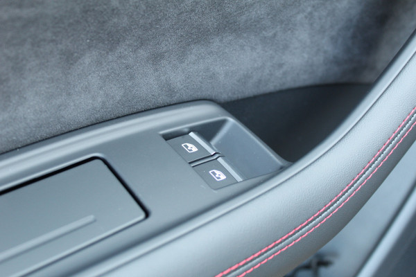 Audi Q8 60 TFSI e quattro Pro Line S Competition | Panoramadak | Trekhaak | 23'' | Luchtvering | Vierwielbesturing | Matrix | OLED