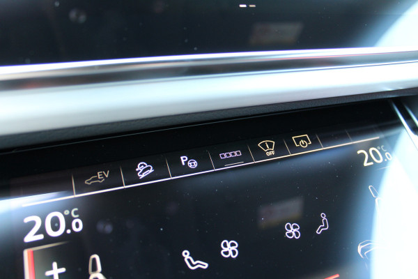 Audi Q8 60 TFSI e quattro Pro Line S Competition | Panoramadak | Trekhaak | 23'' | Luchtvering | Vierwielbesturing | Matrix | OLED