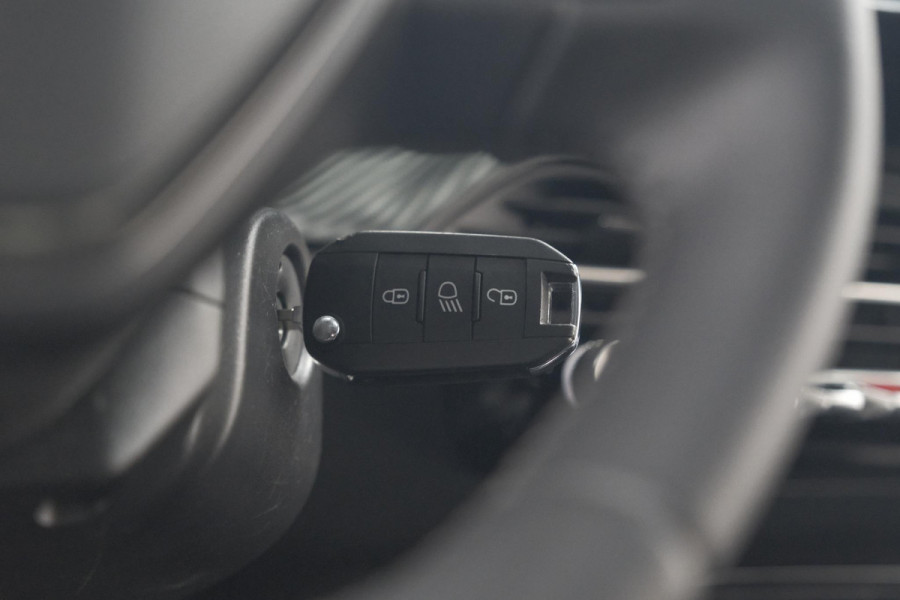Peugeot 208 PureTech 100 EAT8 Active Pack | Apple Carplay | Parkeersensoren | Navigatie