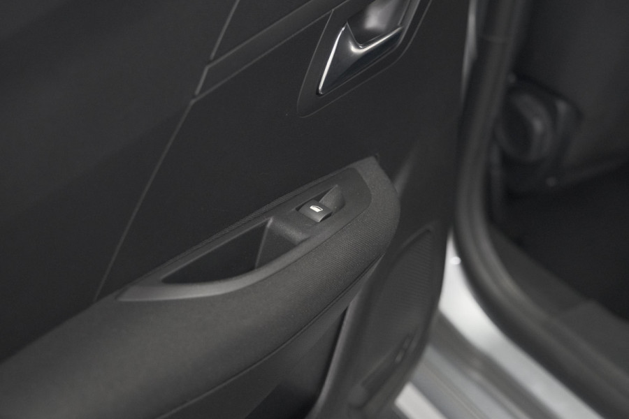Peugeot 208 PureTech 100 EAT8 Active Pack | Apple Carplay | Parkeersensoren | Navigatie