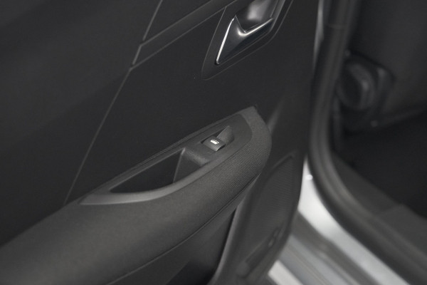 Peugeot 208 PureTech 100 EAT8 Active Pack | Apple Carplay | Parkeersensoren | Navigatie