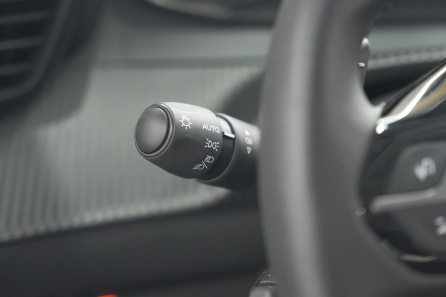 Peugeot 208 PureTech 100 EAT8 Active Pack | Apple Carplay | Parkeersensoren | Navigatie