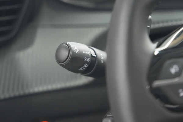 Peugeot 208 PureTech 100 EAT8 Active Pack | Apple Carplay | Parkeersensoren | Navigatie