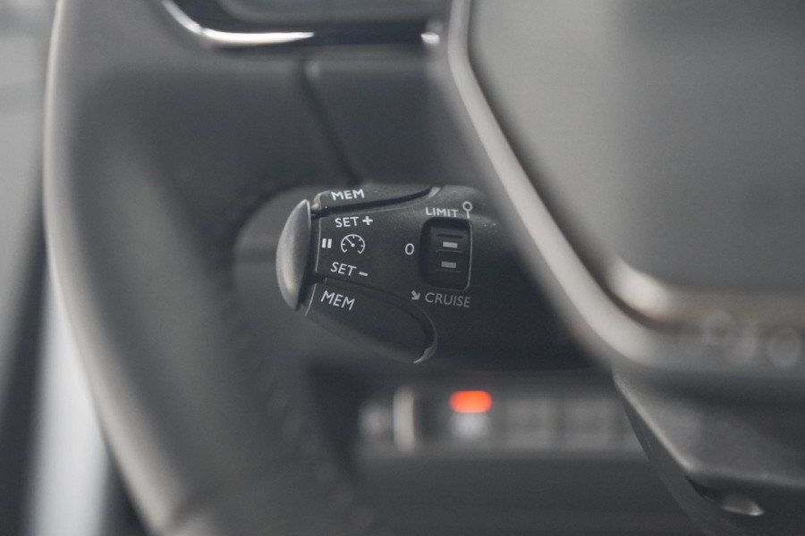 Peugeot 208 PureTech 100 EAT8 Active Pack | Apple Carplay | Parkeersensoren | Navigatie