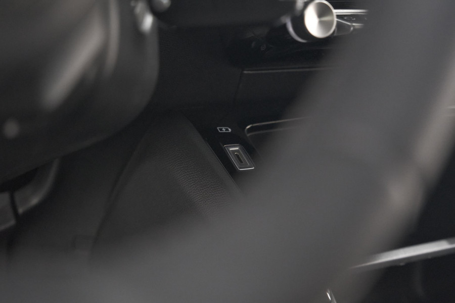 Peugeot 208 PureTech 100 EAT8 Active Pack | Apple Carplay | Parkeersensoren | Navigatie