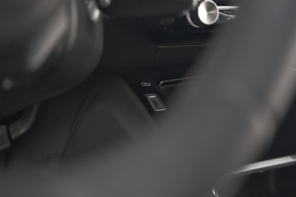 Peugeot 208 PureTech 100 EAT8 Active Pack | Apple Carplay | Parkeersensoren | Navigatie