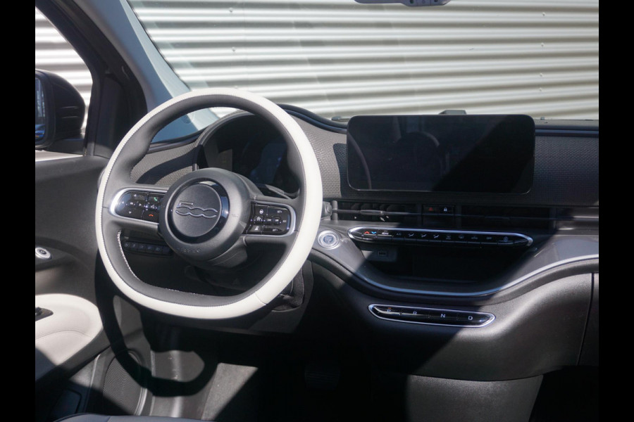 Fiat 500E CABRIO La Prima 42 kWh | By Bocelli | Leder | 17" | Navi | Winter Pack |