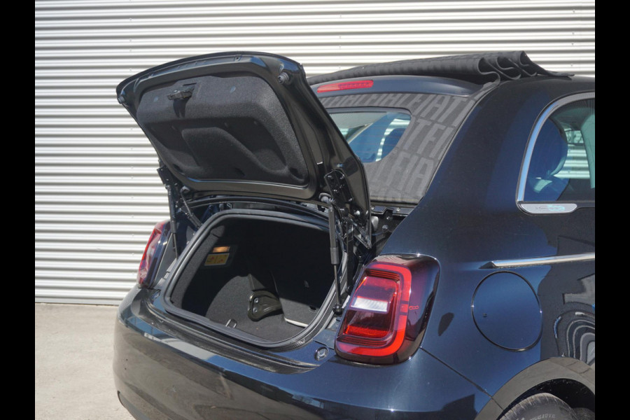 Fiat 500E CABRIO La Prima 42 kWh | By Bocelli | Leder | 17" | Navi | Winter Pack |