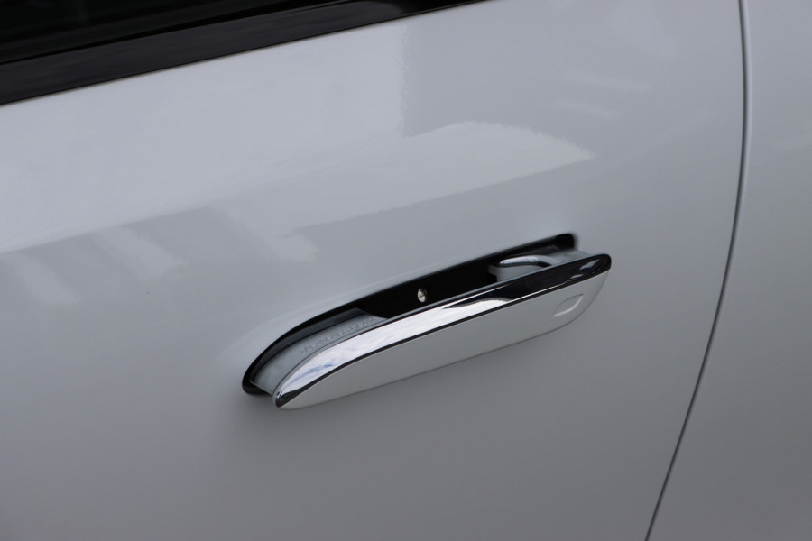 Mercedes-Benz E-Klasse 400 e 4MATIC AMG Line Aut9 | MBUX Hyperscreen | Distronic Pro | Memory | Digital Light | Panoramadak | Surround Camera | Nightpakket |