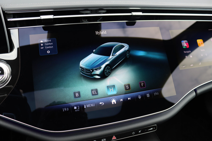 Mercedes-Benz E-Klasse 400 e 4MATIC AMG Line Aut9 | MBUX Hyperscreen | Distronic Pro | Memory | Digital Light | Panoramadak | Surround Camera | Nightpakket |