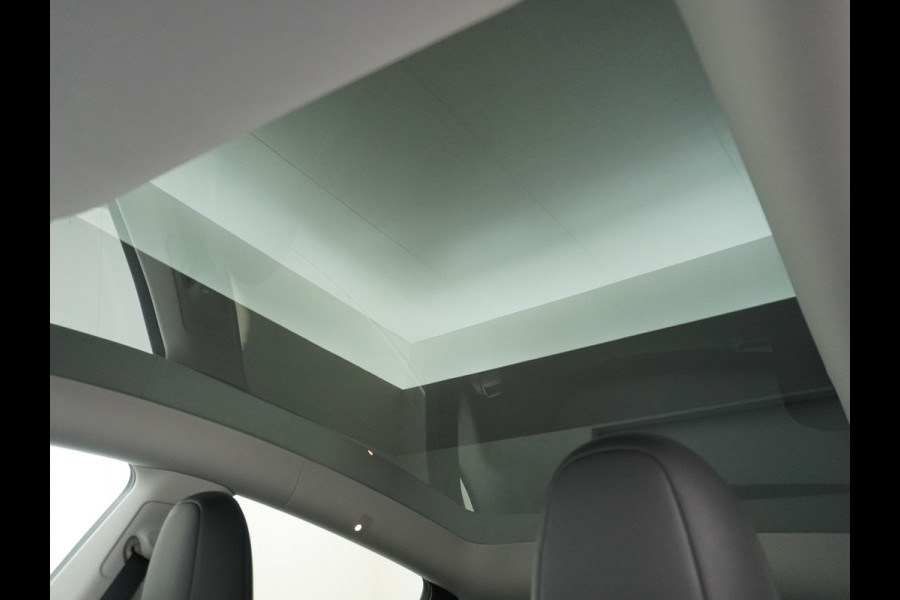 Tesla Model Y Long Range 514PK AWD 75kWh Trekhaak-1600KG Warmtepomp Full-Self-Driving Computer 3 Leder  19" GSM-Sleutel Stoelverw.- V+A+Stuur+ Keyless PDC-a+v Elek.Achterklep Lmv Led Standkachel 4WD LR 1e Eigenaar, origineel Nederlands Geleverd, Accu-Garantie t/m sept-2031