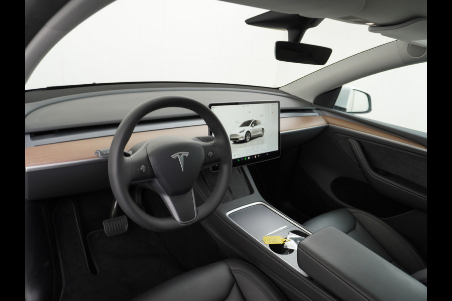 Tesla Model Y Long Range 514PK AWD 75kWh Trekhaak-1600KG Warmtepomp Full-Self-Driving Computer 3 Leder  19" GSM-Sleutel Stoelverw.- V+A+Stuur+ Keyless PDC-a+v Elek.Achterklep Lmv Led Standkachel 4WD LR 1e Eigenaar, origineel Nederlands Geleverd, Accu-Garantie t/m sept-2031