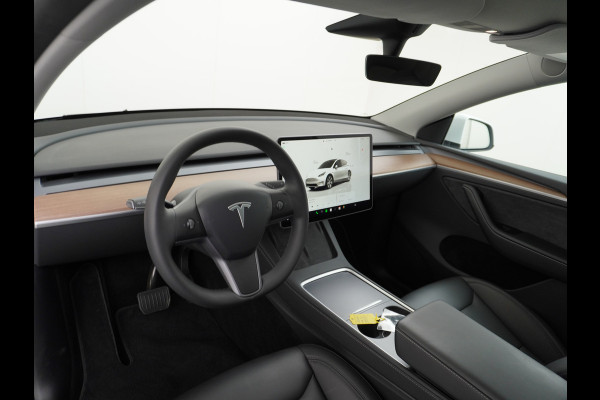Tesla Model Y Long Range 514PK AWD 75kWh Trekhaak-1600KG Warmtepomp Full-Self-Driving Computer 3 Leder  19" GSM-Sleutel Stoelverw.- V+A+Stuur+ Keyless PDC-a+v Elek.Achterklep Lmv Led Standkachel 4WD LR 1e Eigenaar, origineel Nederlands Geleverd, Accu-Garantie t/m sept-2031