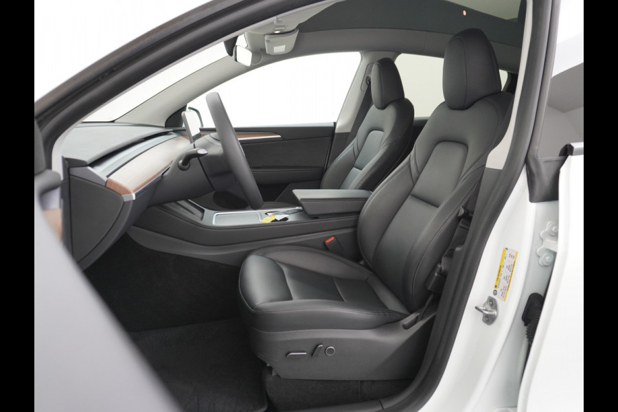 Tesla Model Y Long Range 514PK AWD 75kWh Trekhaak-1600KG Warmtepomp Full-Self-Driving Computer 3 Leder  19" GSM-Sleutel Stoelverw.- V+A+Stuur+ Keyless PDC-a+v Elek.Achterklep Lmv Led Standkachel 4WD LR 1e Eigenaar, origineel Nederlands Geleverd, Accu-Garantie t/m sept-2031