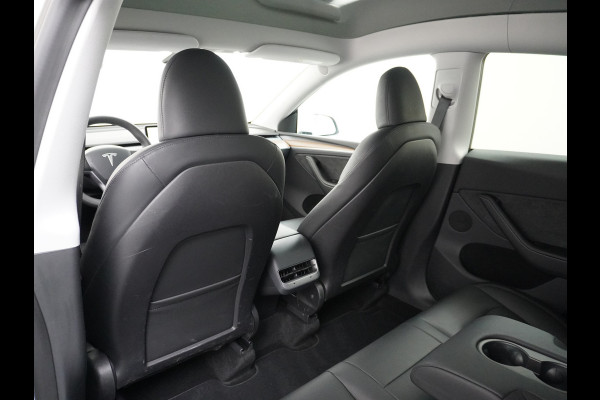 Tesla Model Y Long Range 514PK AWD 75kWh Trekhaak-1600KG Warmtepomp Full-Self-Driving Computer 3 Leder  19" GSM-Sleutel Stoelverw.- V+A+Stuur+ Keyless PDC-a+v Elek.Achterklep Lmv Led Standkachel 4WD LR 1e Eigenaar, origineel Nederlands Geleverd, Accu-Garantie t/m sept-2031