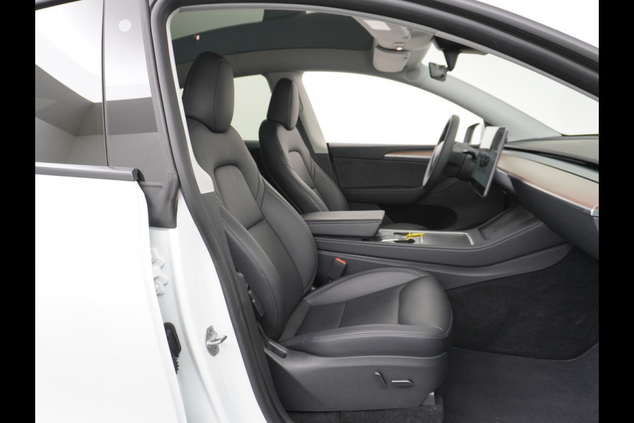 Tesla Model Y Long Range 514PK AWD 75kWh Trekhaak-1600KG Warmtepomp Full-Self-Driving Computer 3 Leder  19" GSM-Sleutel Stoelverw.- V+A+Stuur+ Keyless PDC-a+v Elek.Achterklep Lmv Led Standkachel 4WD LR 1e Eigenaar, origineel Nederlands Geleverd, Accu-Garantie t/m sept-2031