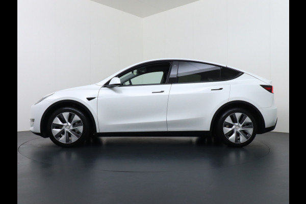 Tesla Model Y Long Range 514PK AWD 75kWh Trekhaak-1600KG Warmtepomp Full-Self-Driving Computer 3 Leder  19" GSM-Sleutel Stoelverw.- V+A+Stuur+ Keyless PDC-a+v Elek.Achterklep Lmv Led Standkachel 4WD LR 1e Eigenaar, origineel Nederlands Geleverd, Accu-Garantie t/m sept-2031