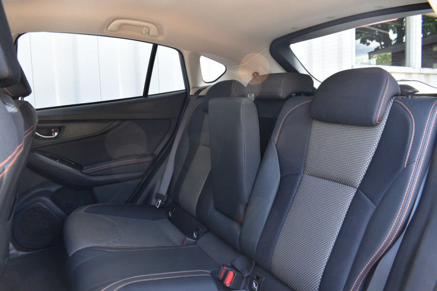 Subaru XV 1.6i Comfort | Trekhaak | Dealer onderhouden | Blis | Stoelverwarming |