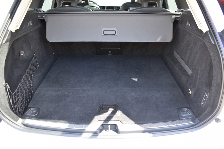 Volvo XC60 T8 Twin Engine AWD Inscription | Trekhaak | Blis | Stuur verwarming | Achterbank warming | Head-up |