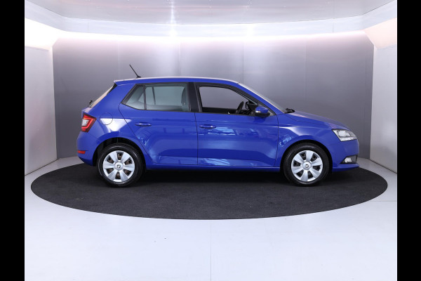 Škoda Fabia 1.0 TSI Ambition 95 pk | Navigatie via App | Parkeersensoren achter | Cruise control | Apple Carplay/Android Auto |