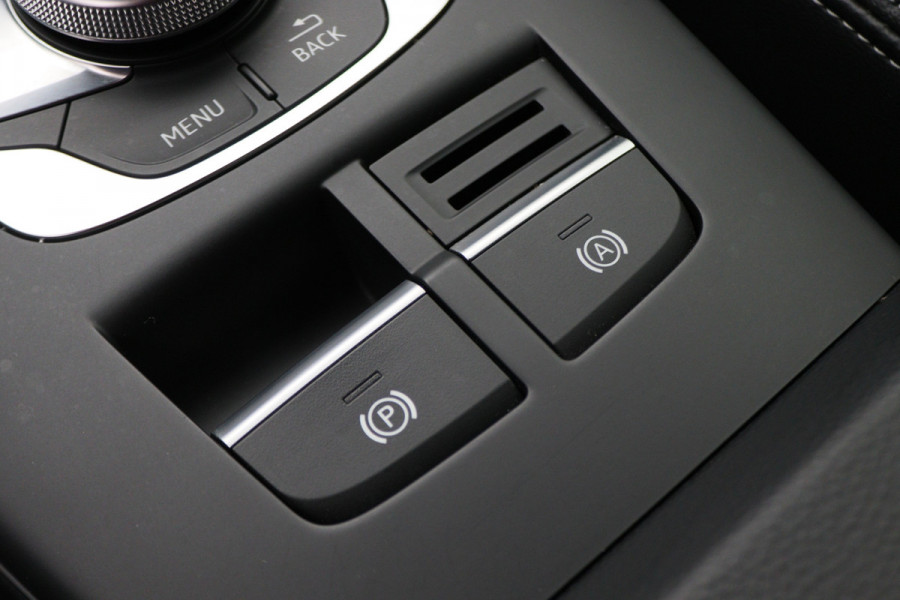 Audi A3 Limousine 35 TFSI CoD Sport S Line Edition Automaat LED, Navigatie, Climate, Cruise, PDC, 18"