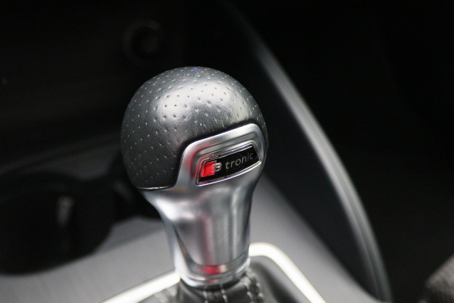Audi A3 Limousine 35 TFSI CoD Sport S Line Edition Automaat LED, Navigatie, Climate, Cruise, PDC, 18"