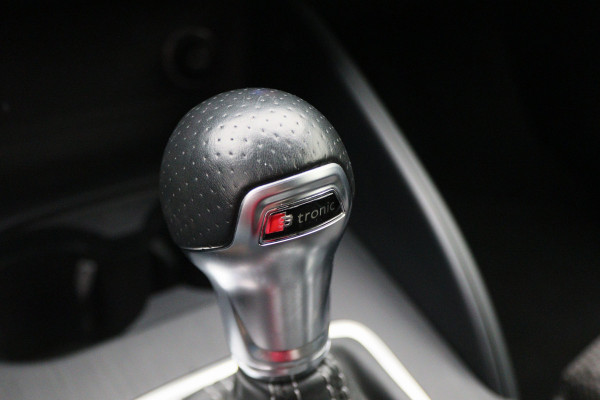 Audi A3 Limousine 35 TFSI CoD Sport S Line Edition Automaat LED, Navigatie, Climate, Cruise, PDC, 18"