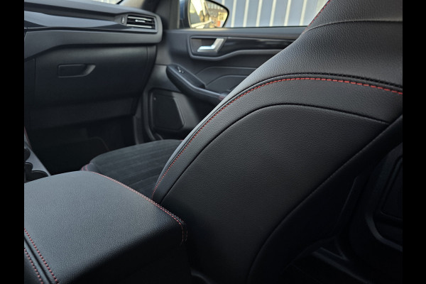 Ford Kuga 2.5-225pk PHEV ST-Line X Plug-in Hybrid. Garantie t/m 04-02-2028 ! Slechts 5.500km ! Volautm. airco dual, elektr. achterklep, LM wielen, stuur-, stoel- en voorraamverwarming, camera v+a,  side- en lane assist, adaptieve cruise cntrl, metallic lak, etc.