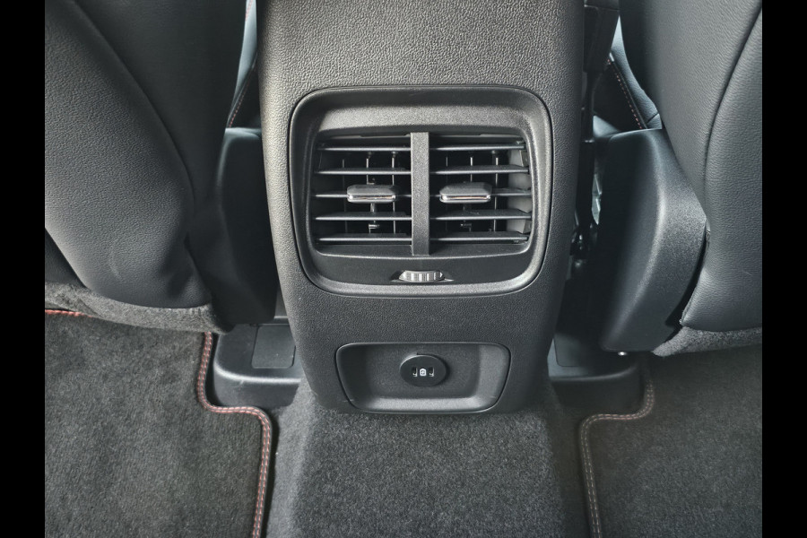 Ford Kuga 2.5-225pk PHEV ST-Line X Plug-in Hybrid. Garantie t/m 04-02-2028 ! Slechts 5.500km ! Volautm. airco dual, elektr. achterklep, LM wielen, stuur-, stoel- en voorraamverwarming, camera v+a,  side- en lane assist, adaptieve cruise cntrl, metallic lak, etc.